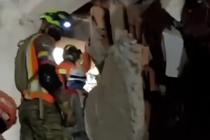 VIDEO: Bukele informó que rescatistas salvadoreños establecieron contacto con un hombre atrapado en La Guaira