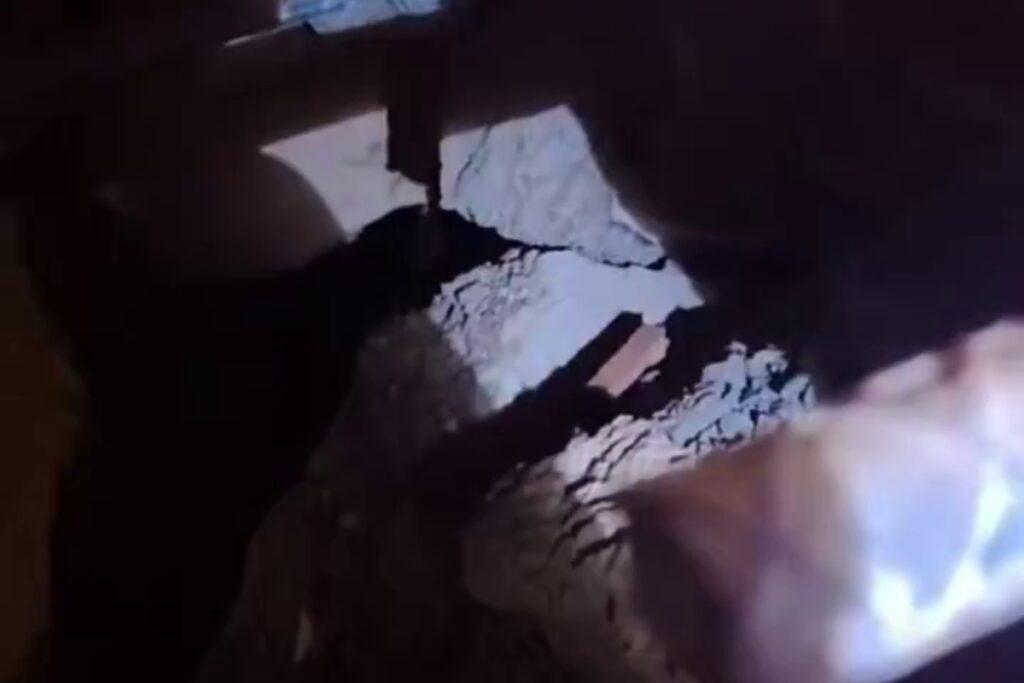 VIDEO: Diez rescatistas salvadoreños luchan contra el tiempo para salvar a Belkys Barreto en Caraballeda