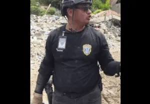 Vecinos increpan a funcionario del Cicpc que pretendía sustraer dólares en ruinas de La Guaira – Efecto Cocuyo