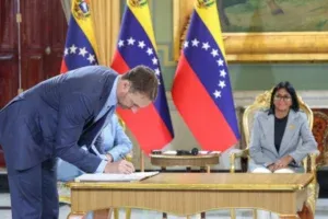 Venezuela firma licencia con Shell para Fase I del campo gasífero Loran