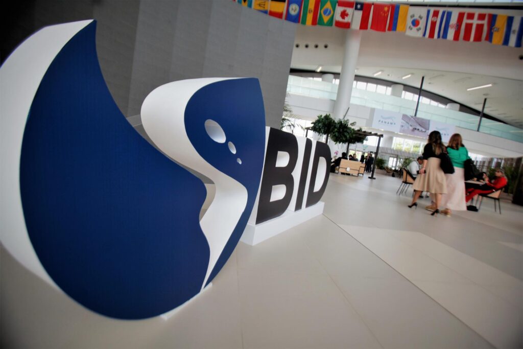 Venezuela seguirá sin acceso a créditos ni proyectos de inversión con el BID ni CAF hasta saldar su deuda