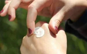 Videos con información falsa sobre la protección solar triunfan en TikTok