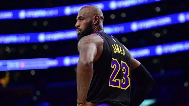 Warriors mueven ficha para adquirir a LeBron James en la agencia libre