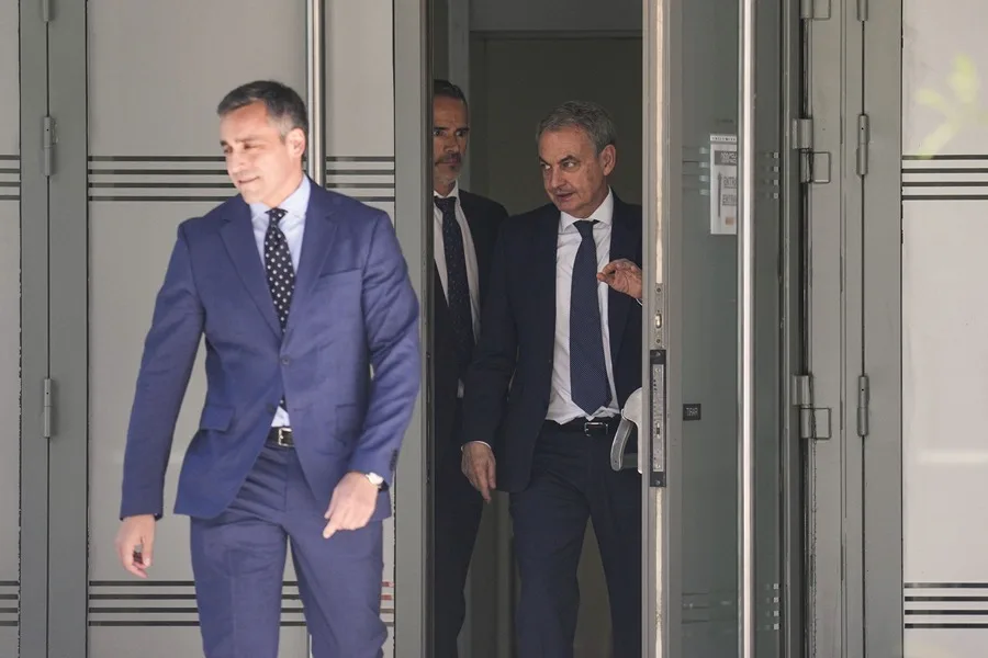 Zapatero defiende su inocencia y honradez