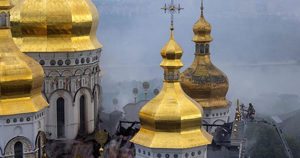 Zelenski afirma que el ataque a la catedral de la Dormición supone «uno de los crímenes más graves» de Rusia