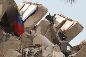 Un llanto desconsolado rompe el silencio de las búsquedas de desaparecidos en Venezuela