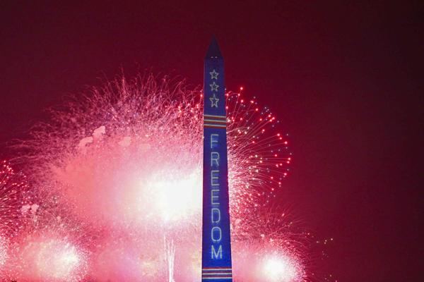 250 años EEUU: Washington se ilumina con histórico show de fuegos artificiales