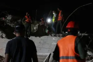 A 29 días del terremoto: rescatistas trabajan posibles supervivientes