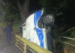 Accidente vial de unidad de SENAMECF en Valencia
