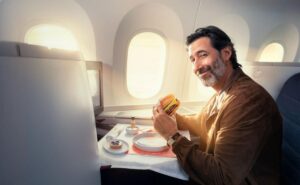 Aeroméxico se alía con Bobo Burgers para ofrecer experiencias premium a sus pasajeros
