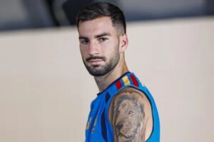 Álex Baena: «Muchos días llamé a mi madre llorando y le dije: ‘hago la maleta, me voy, me quiero ir a casa con vosotros'» | elmundo.es