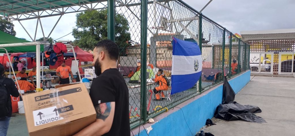 Alimentos y medicamentos siguen llegando a La Guaira por la generosidad de voluntarios y organizaciones