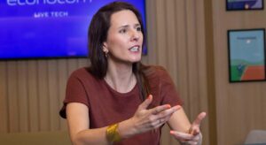 Almudena Ceño (Econocom): «»Las administraciones deberían pensar en arrendar portátiles antes que en comprarlos»