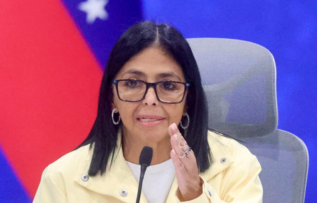 Análisis de entorno: El cisne negro que acabó con la gobernabilidad de Delcy Rodríguez