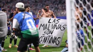 Argentina arriesga sanción por pancarta de «Las Malvinas»