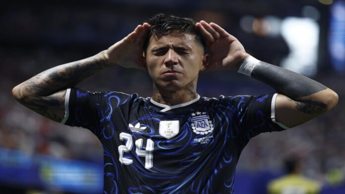 Argentina reaccionó sobre el final para arrebatarle la final a Inglaterra