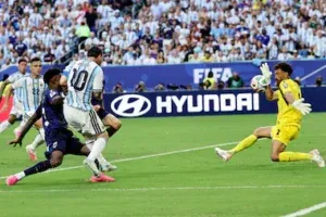 Argentina sufre ante Cabo Verde, pero consigue pasar de ronda