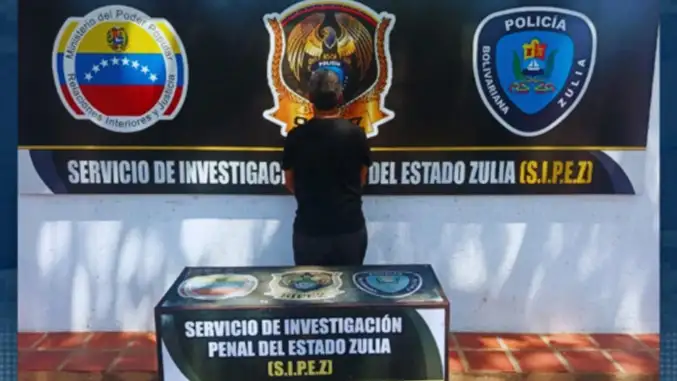 Arrestan a hombre solicitado por uso de documento falso