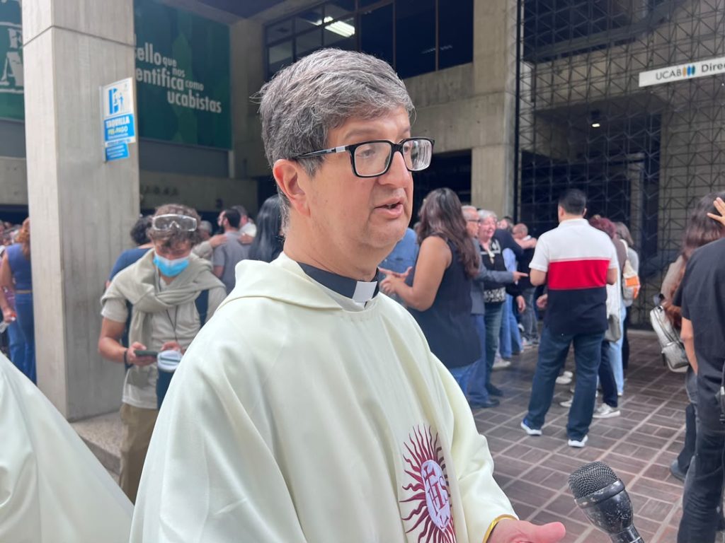 Arturo Peraza: Hay que rehacer el país, la democracia, reconstruir las bases, «se nos cayó hace rato el edificio»