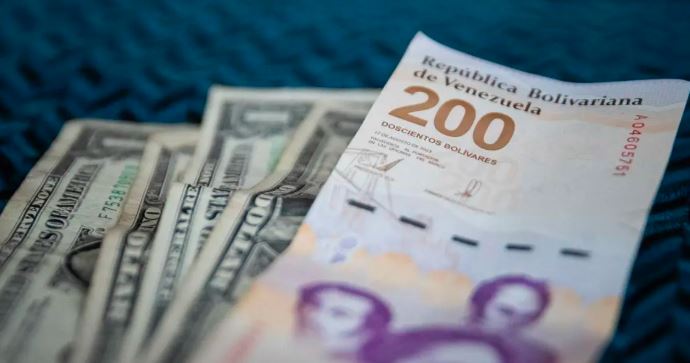 Asdrúbal Oliveros: Mientras el problema fiscal siga sin resolverse, el bolívar se seguirá depreciando