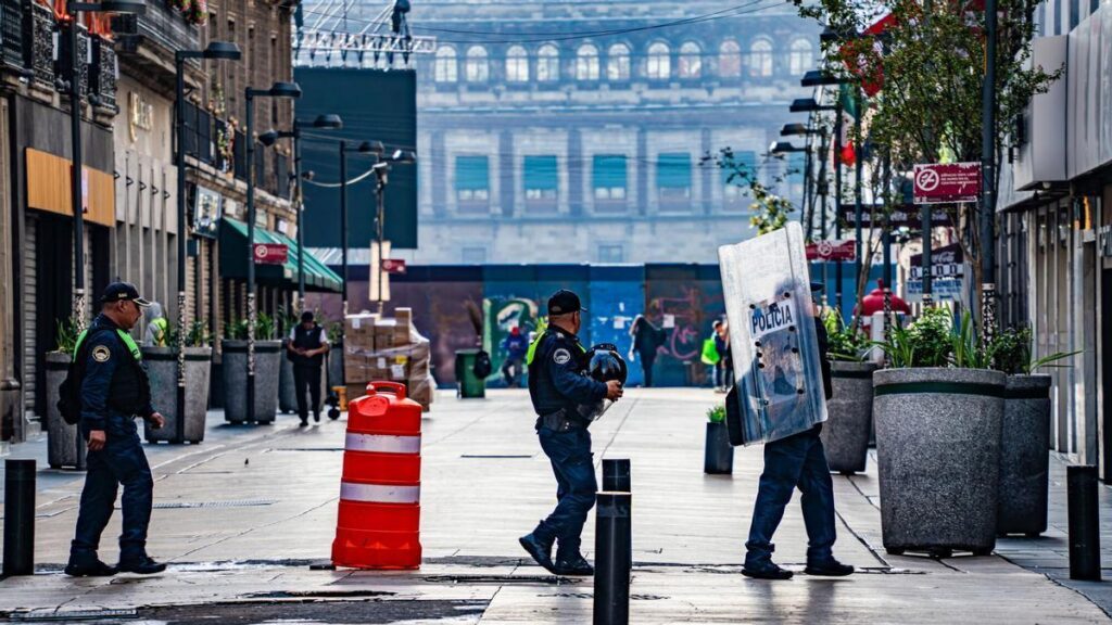 Policía en México
