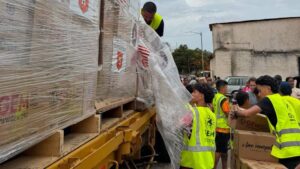 Así funciona la red de ayuda en Florida que envía toneladas de insumos a Venezuela