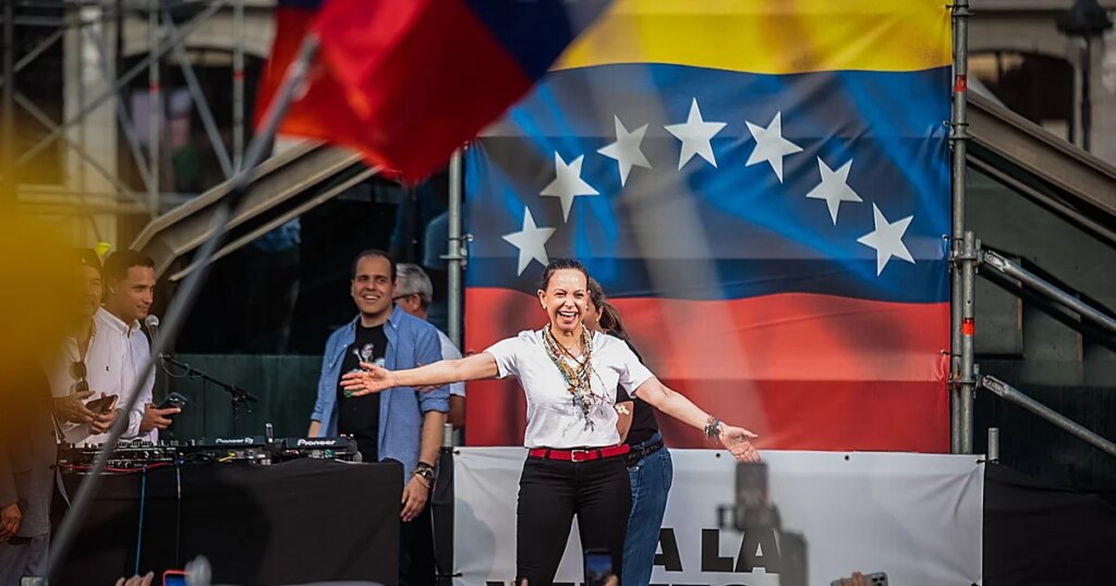 Así ha frenado Trump el regreso de María Corina para sostener a Delcy tras el terremoto
