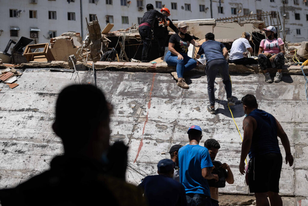 Aumentó a 32 la cifra de españoles muertos por los terremotos en Venezuela