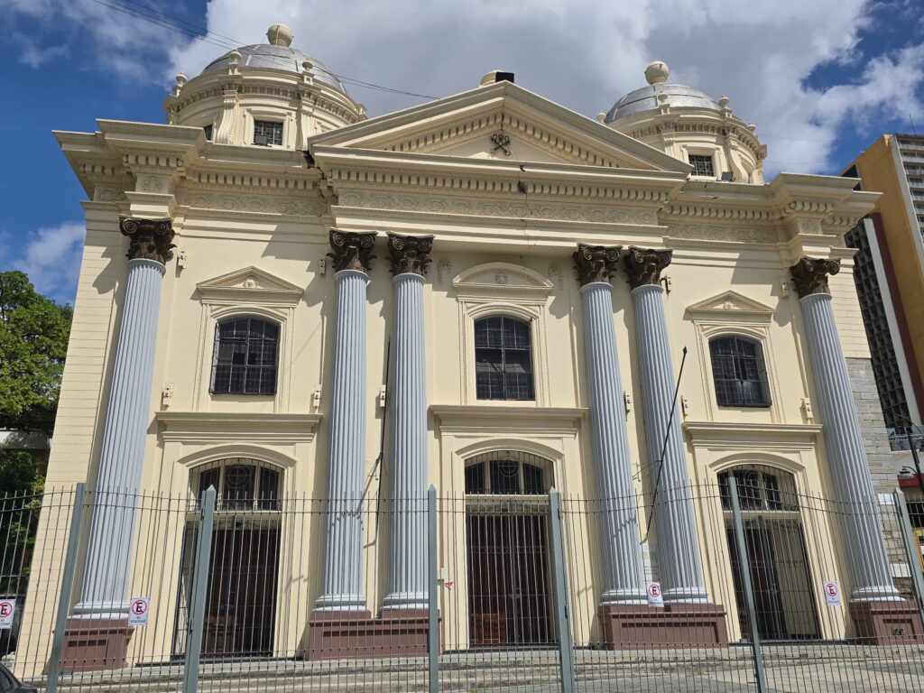 Autoridades descartan demolición de la Basílica de Santa Teresa