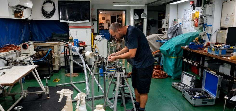 Avanzan labores en el cable submarino para restituir la conectividad en el país