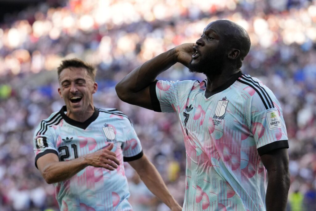 Bélgica despachó a EEUU, la última selección anfitriona que quedaba con vida en el Mundial
