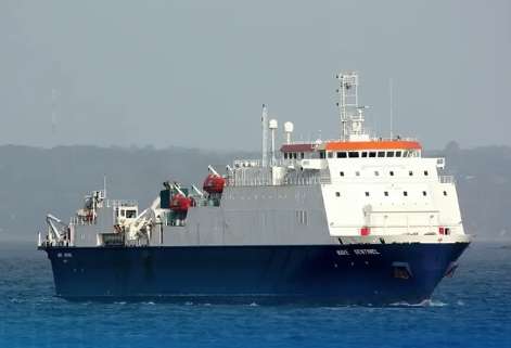 Buque especializado repara cable submarino tras ruptura por terremotos
