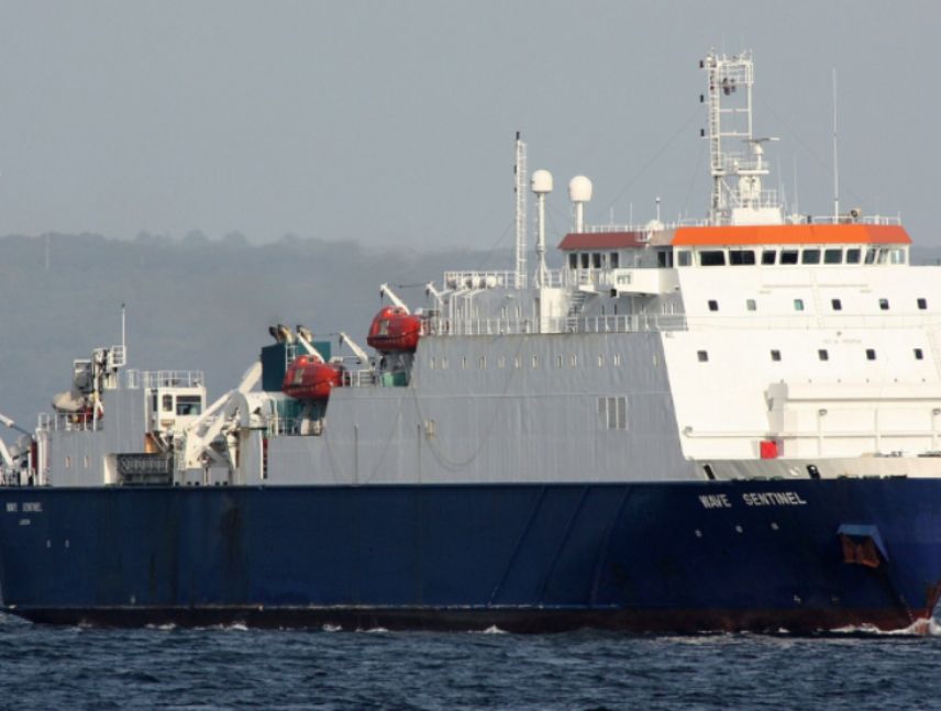 Buque de Cirion viene a reparar cable submarino de fibra optica.