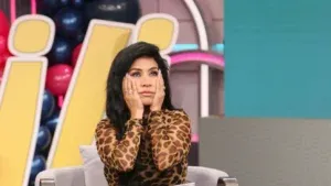 Carolina Sandoval sufrió crisis en plena transmisión en vivo tras cobertura de la tragedia en Venezuela