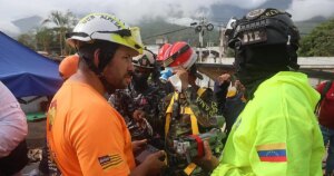 Carrera contra el reloj para salvar a Fabio, el niño que lleva nueve días atrapado entre los escombros