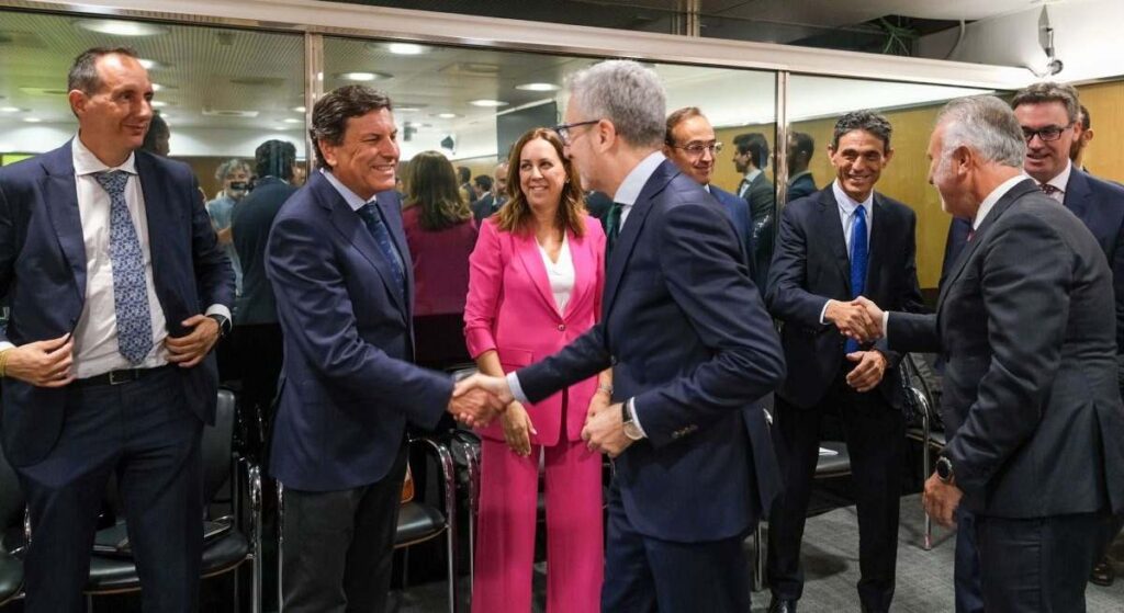 Castilla y León pide acabar con el «yo invito y tu pagas» del Gobierno porque repercute en la estabilidad de las CCAA