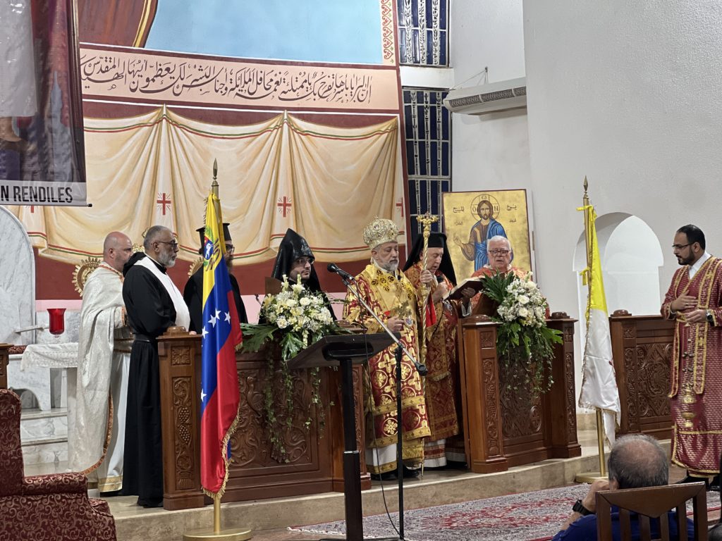 Catedral de San Jorge encendió una vela por los fallecidos del doble terremoto (+Fotos)