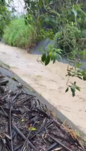 Caudal de la quebrada La Yeguera alerta a vecinos en Junín