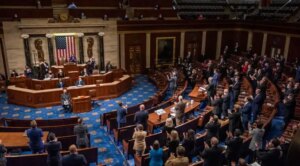 Congreso de EEUU avanza para frenar autoridad de Trump