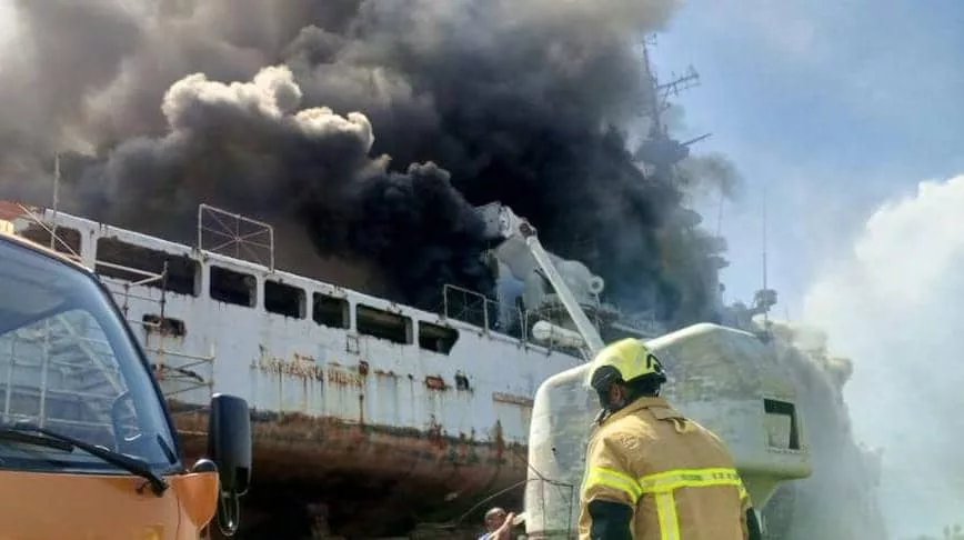 Controlan incendio en Fragata F-22 “Almirante Luis Brión” en los astilleros de Dianca en Puerto Cabello