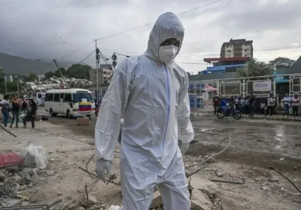 Convocan a familiares "que aún no han encontrado a sus niños, niñas y adolescentes": Hay 38 cuerpos que no han sido reclamados en La Guaira