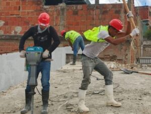 Coordinan demolición controlada de viviendas en El Junquito