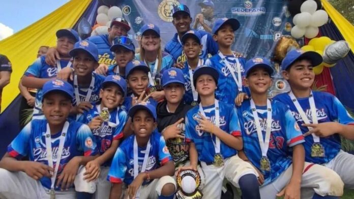 Criollitos de Venezuela realiza campaña para atender a los niños afectados por los terremotos en La Guaira
