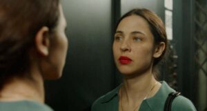 Crítica de ‘Las corrientes’: la crisis de identidad a través de una experiencia sensorial con homenaje al Vértigo de Hitchcock