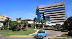 Cuba despide a los ‘gallegos’ y deja vía libre a los hoteles ‘gringos’