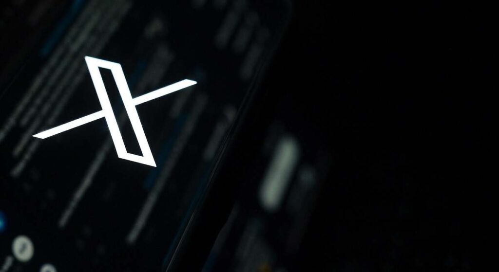 Cuidado con los anuncios de X: los ciberdelincuentes logran colar sus virus en la red social