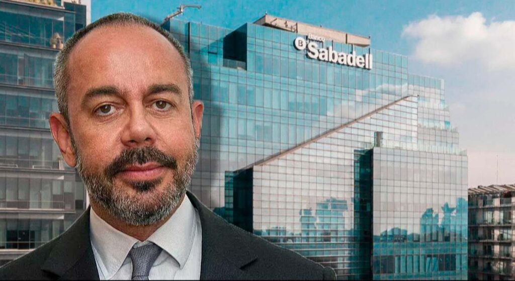 David Martínez, el exconsejero de Sabadell que apoyó la OPA de BBVA, vende casi la mitad de sus acciones del banco catalán