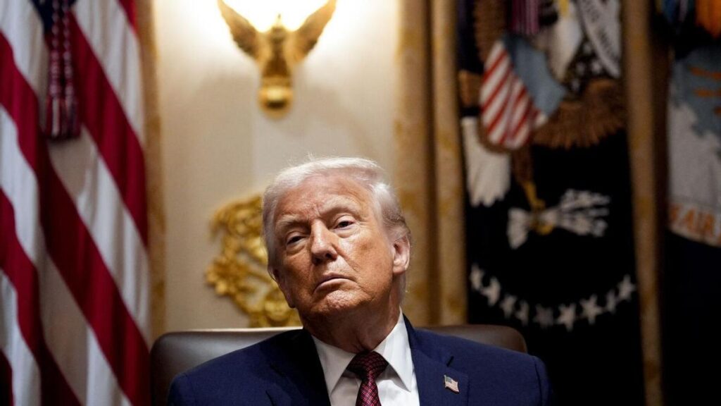 El presidente de EE. UU., Donald Trump, durante una mesa redonda en la Sala del Consejo de Ministros de la Casa Blanca.