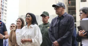 Delcy Rodríguez entrega vivienda a afectado de los terremotos Jorge Rodríguez – El Chigüire Bipolar