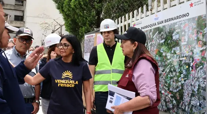 Delcy Rodríguez inspecciona recuperación de 185 edificios